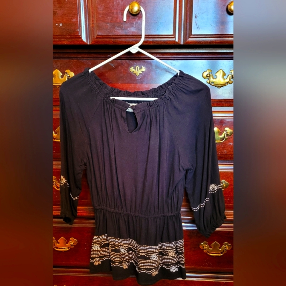 Cedar Rose Size Small 3/4 Sleeve Black Ladies Top
